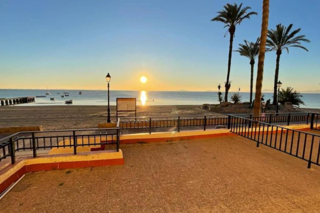 Charming Beachfront Apartment Murcia Luaran gambar